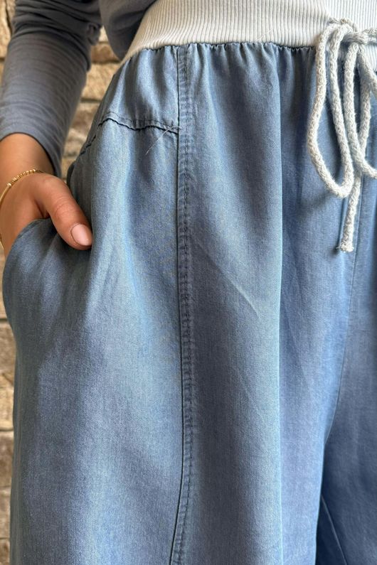 Washed Chambray Balloon Barrel Jean Mid